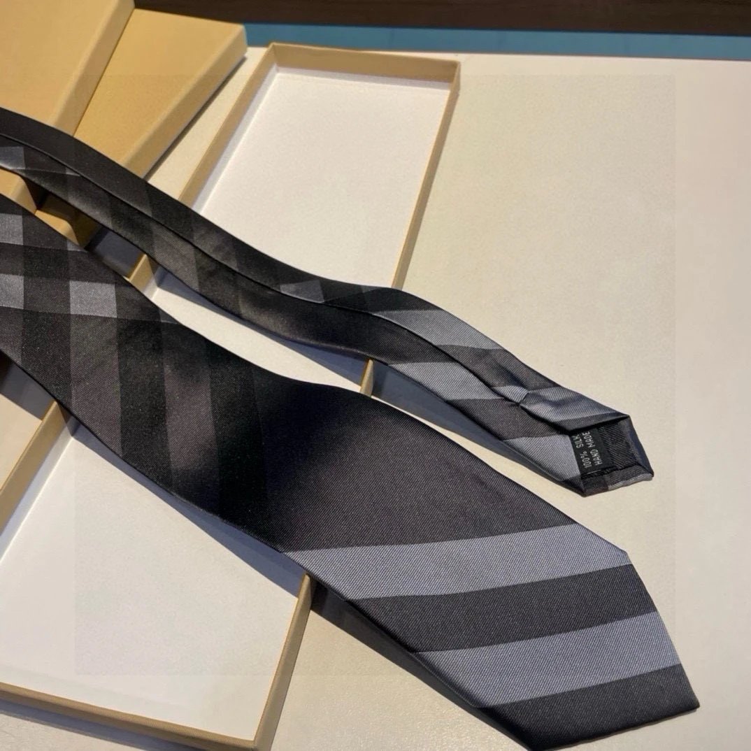 Burberry Silk Tie Ver.D — Photo 5