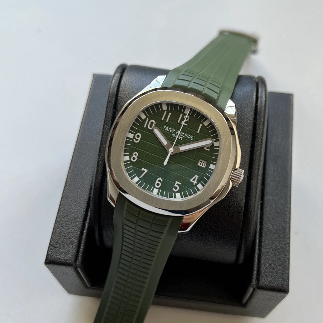 Patek Philippe horloge met getextureerde wijzerplaat en rubberen band Variant B