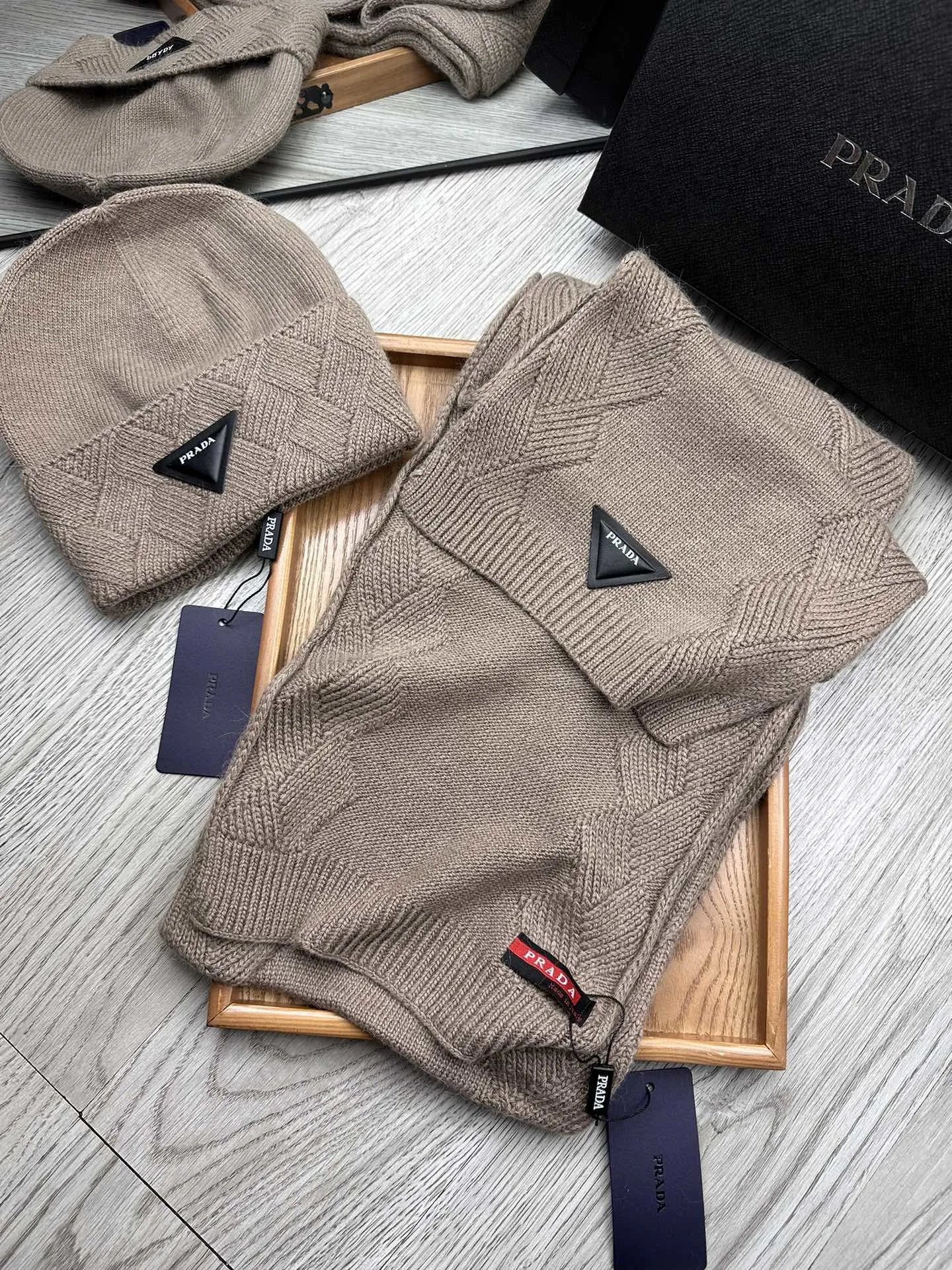 Prada Wool Rabbit Fur Scarf & Hat Set Ver.E — Zdjęcie 4