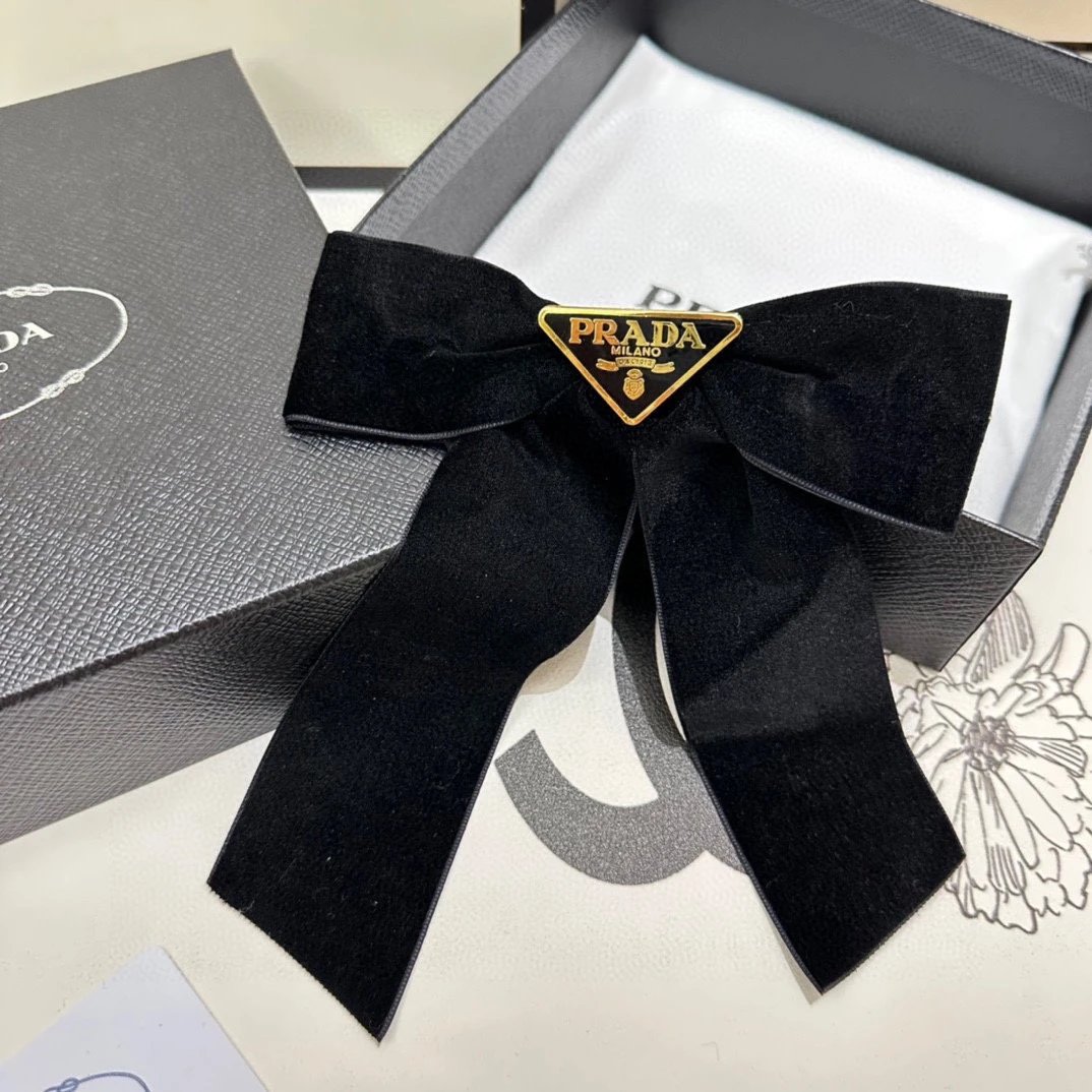 Prada Bow Hair Clip — Zdjęcie 10