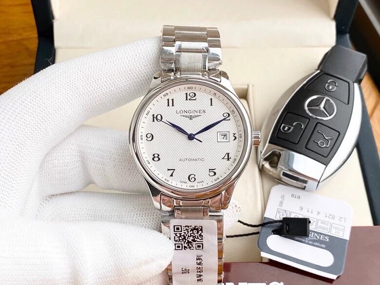 Longines automatisch horloge met witte getextureerde wijzerplaat en stalen band
