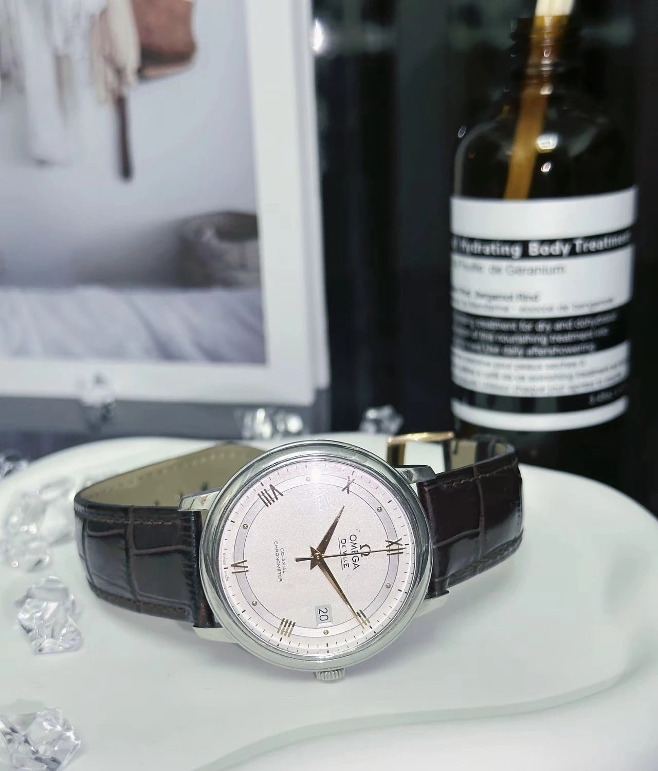 Zegarek Omega De Ville Co-Axial z brązowym skórzanym paskiem