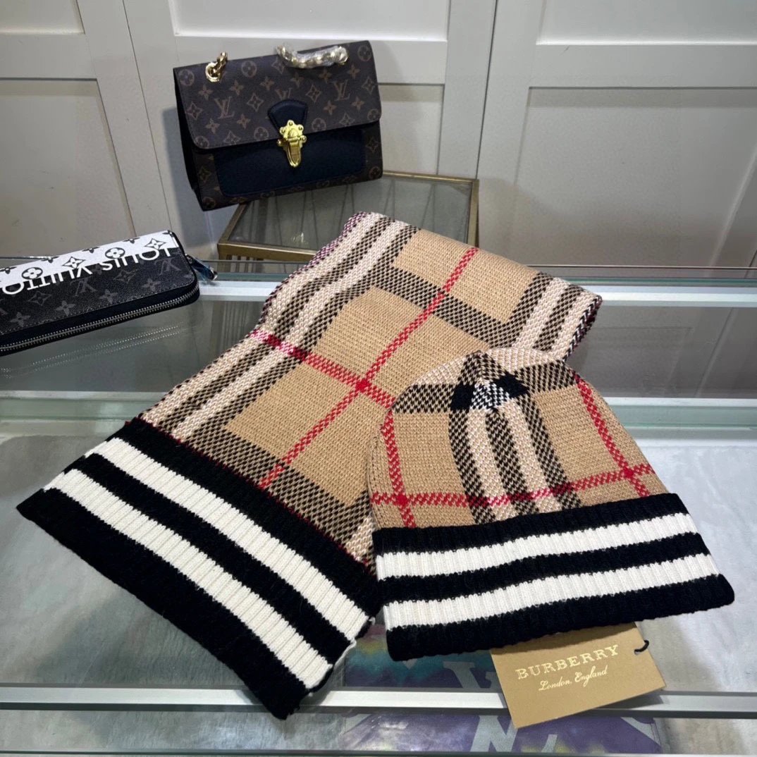 Burberry Scarf & Hat Set Ver.A — Photo 2