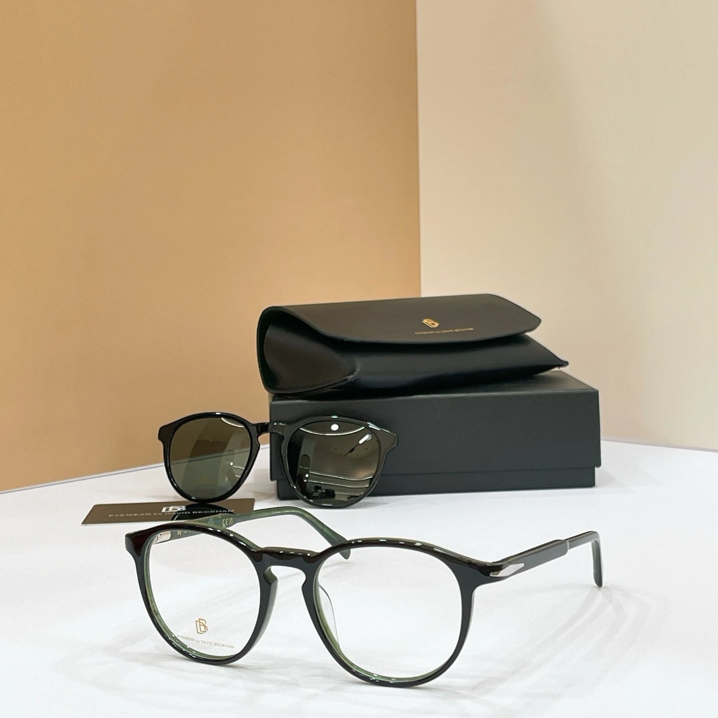 David Beckham DB 1018 Sunglasses Ver.A — Photo 2