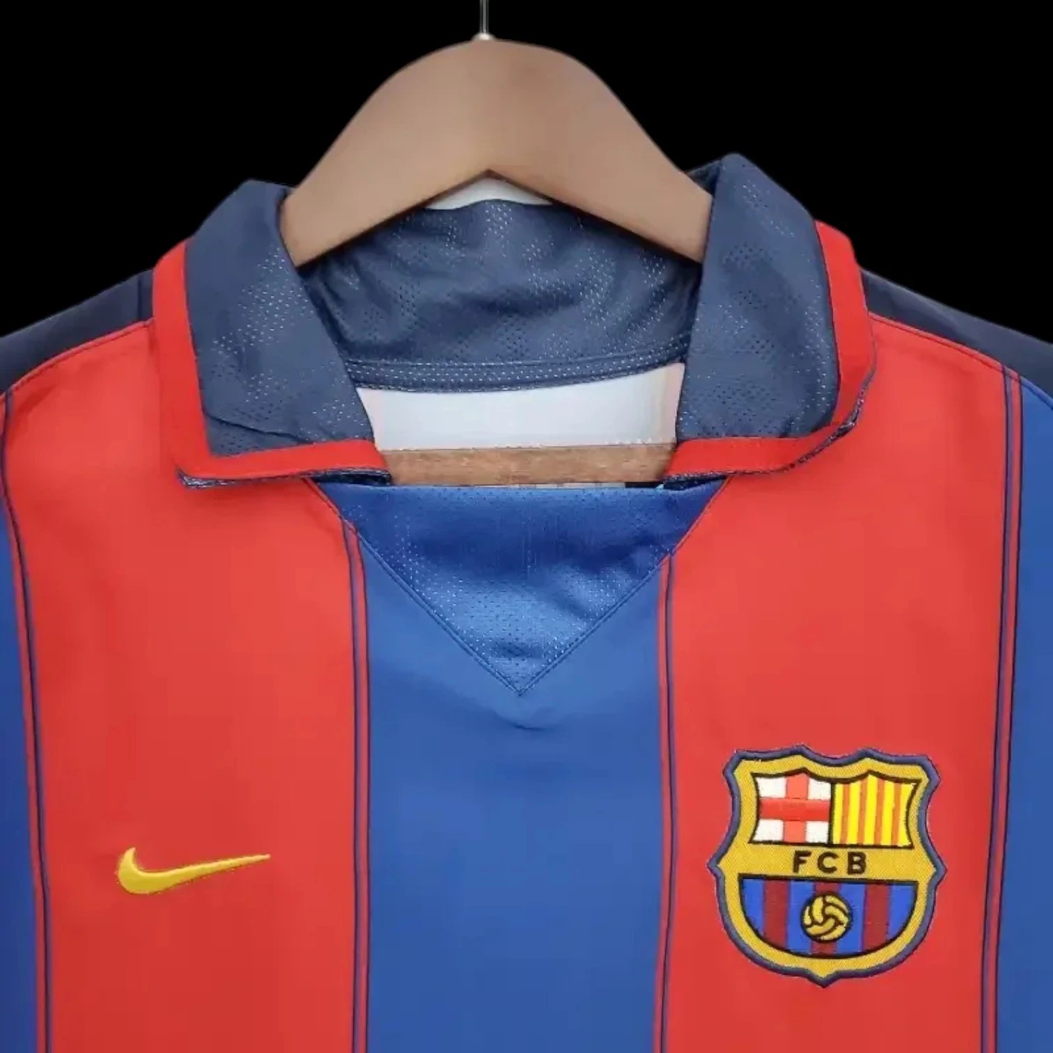 FC Barcelona 03/04 Retro Jersey — photo 3