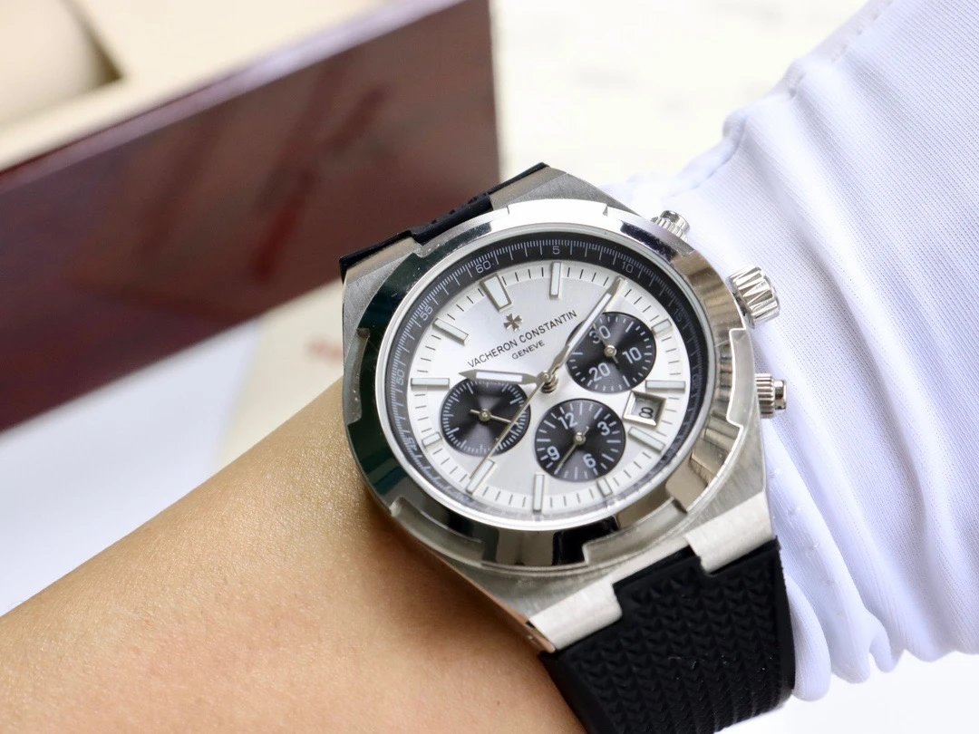 Vacheron Constantin Overseas Automatic Watch 42mm — photo 9