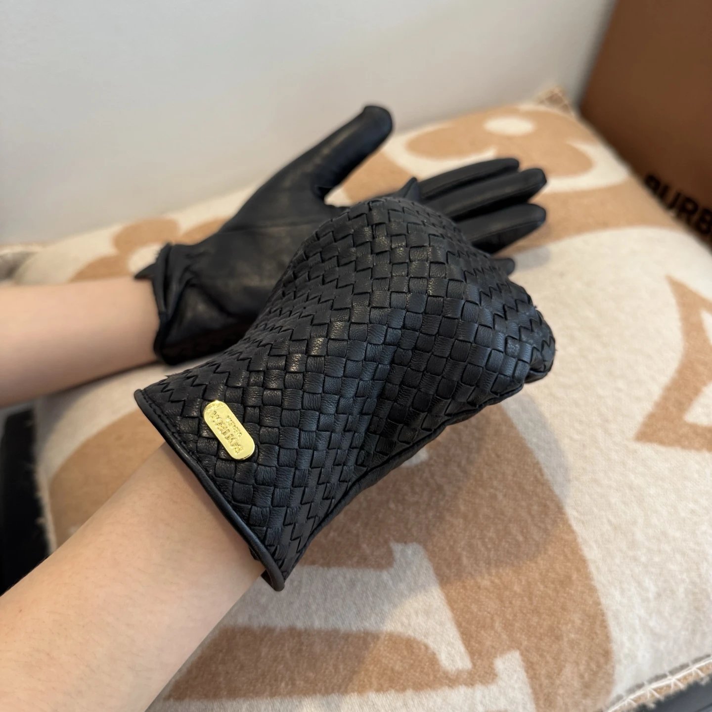 Bottega Veneta Lambskin Cashmere Gloves Ver.B — Photo 2