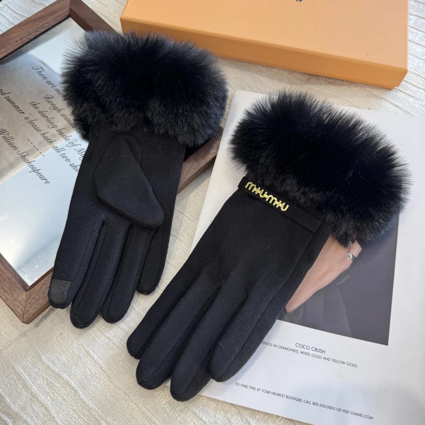 Miu Miu Thermal Gloves Ver.C — QC