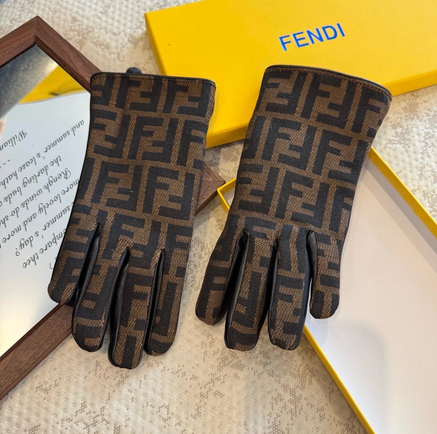 Fendi Lambskin Touchscreen Gloves Ver.D — Photo 9