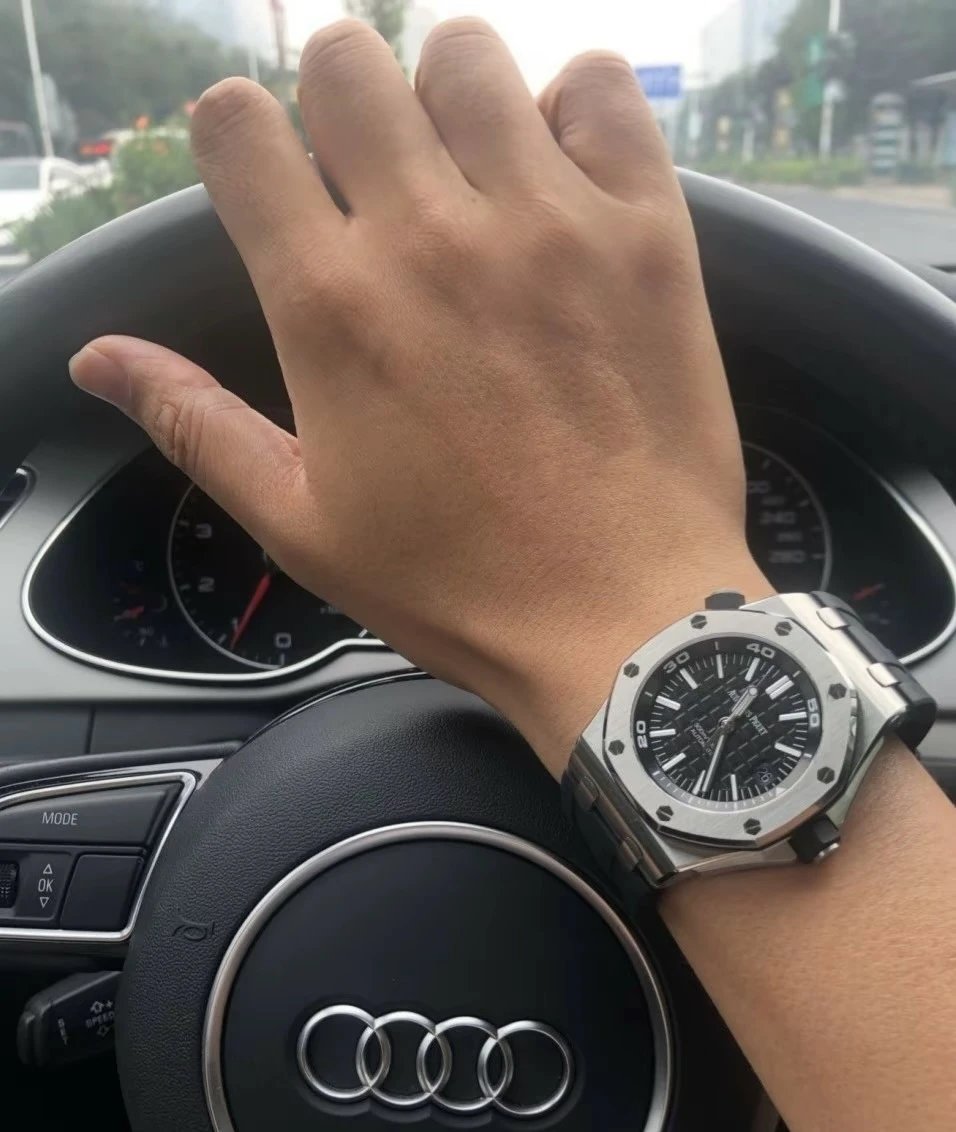 Audemars Piguet Royal Oak Offshore Automatic Watch 42mm Ver.J — Photo 3