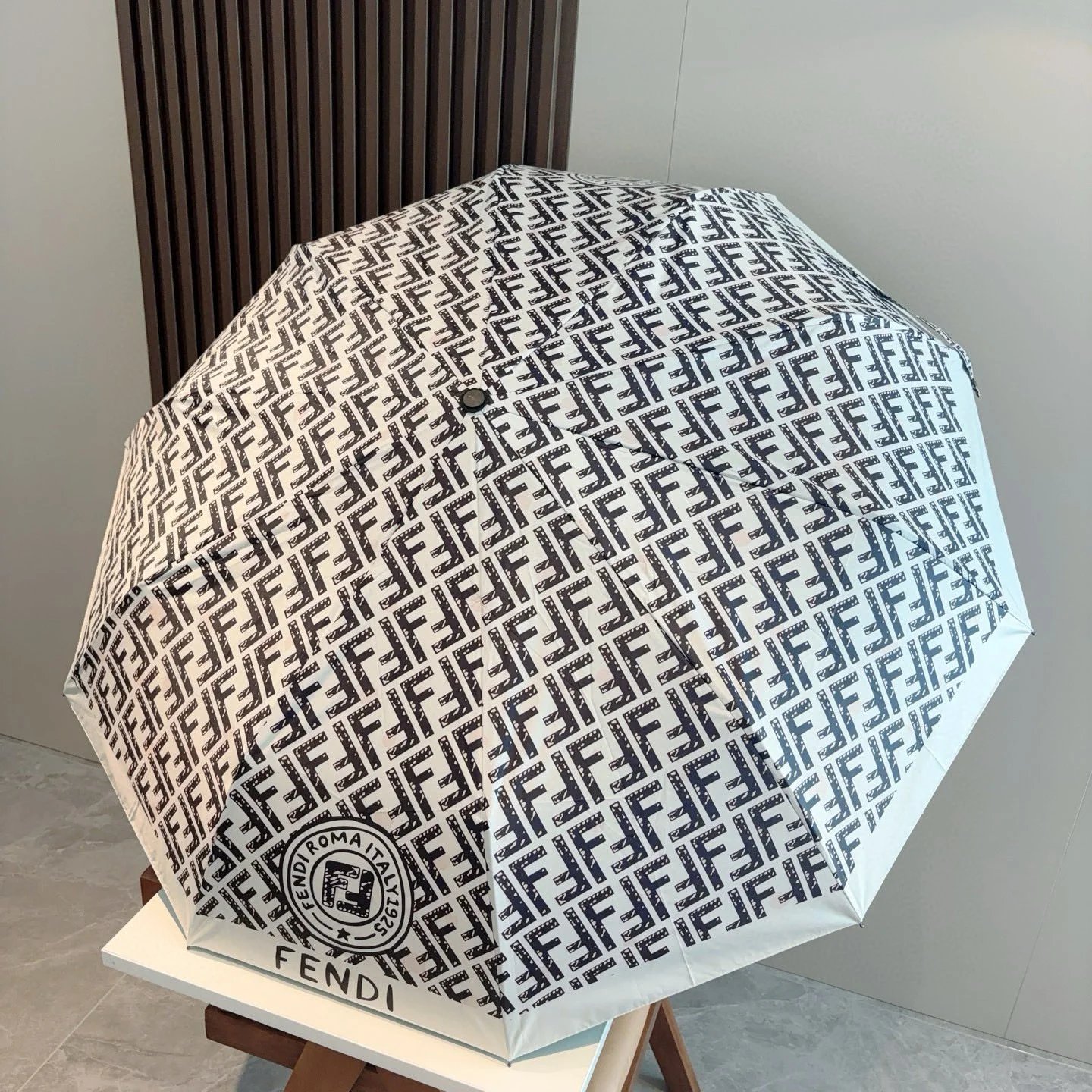 Fendi UV Protection Folding Umbrella Ver.G — Photo 8