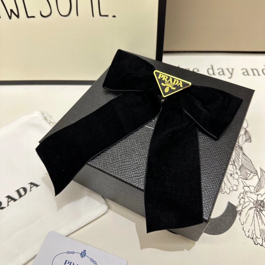 Prada Bow Hair Clip — Zdjęcie 4