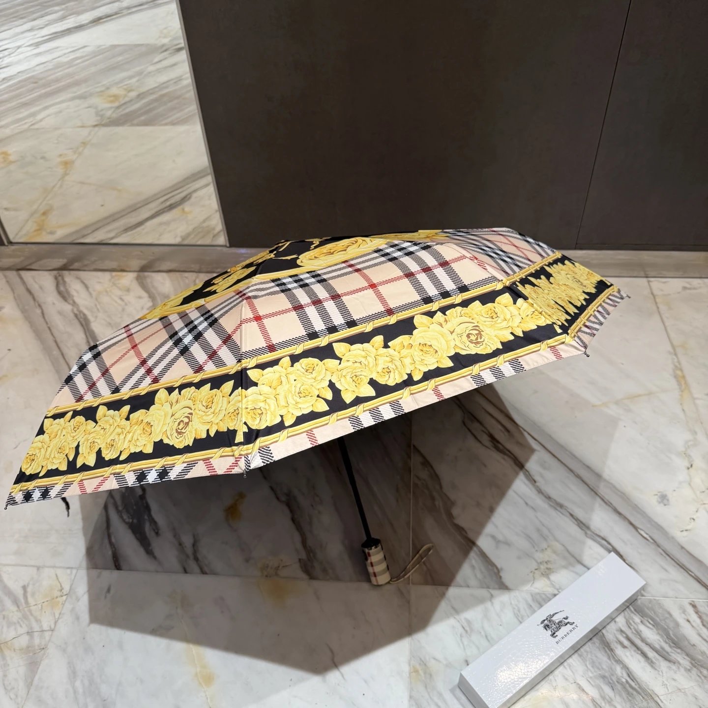 Burberry UV Protection Folding Umbrella Ver.B — Photo 8