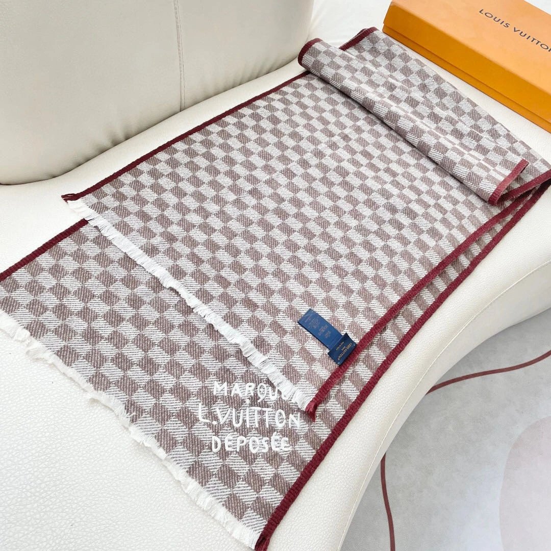 Louis Vuitton Scarf — Photo 6