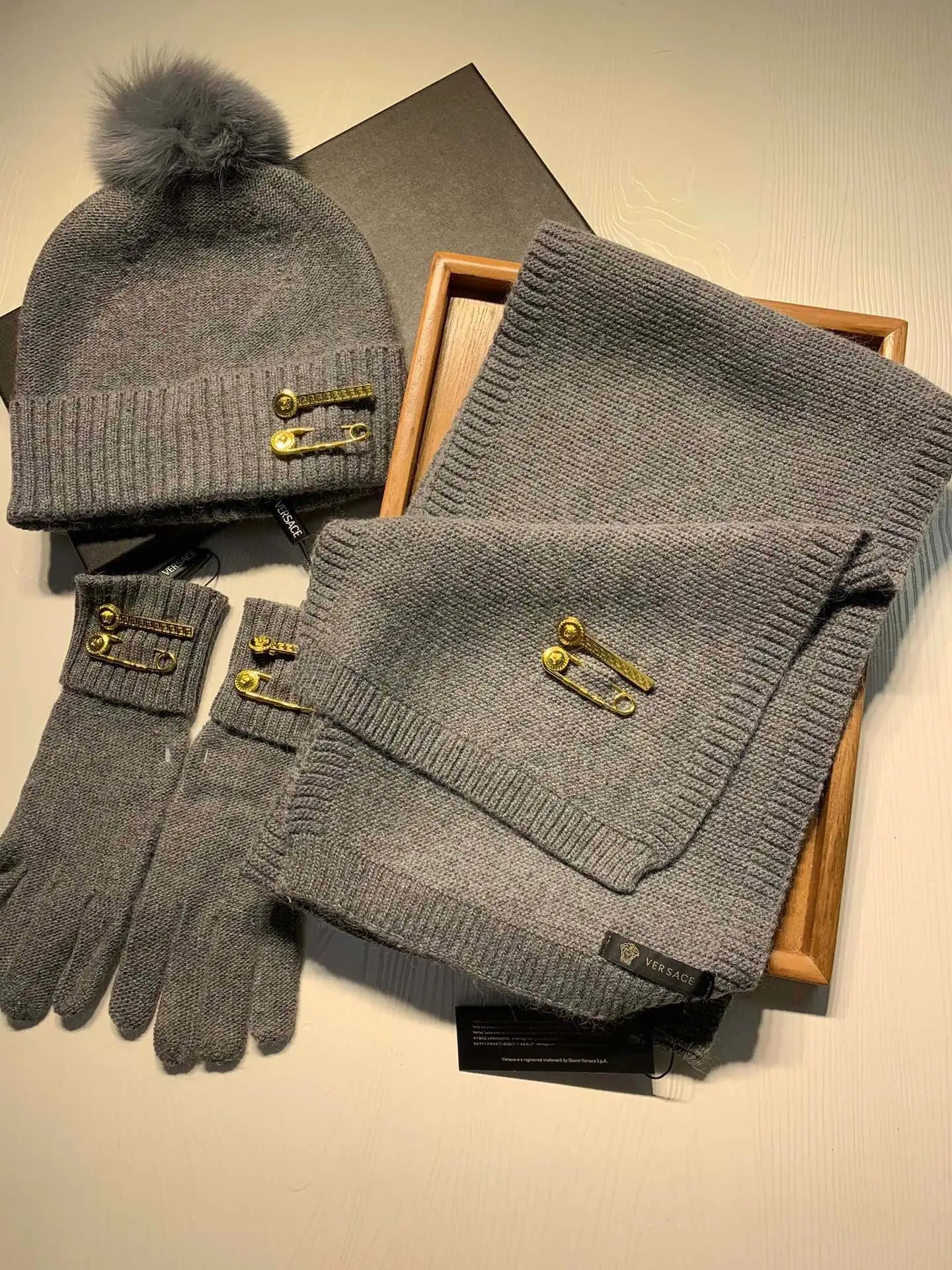 Versace Wool Rabbit Fur Scarf & Hat Set Ver.B — Photo 4
