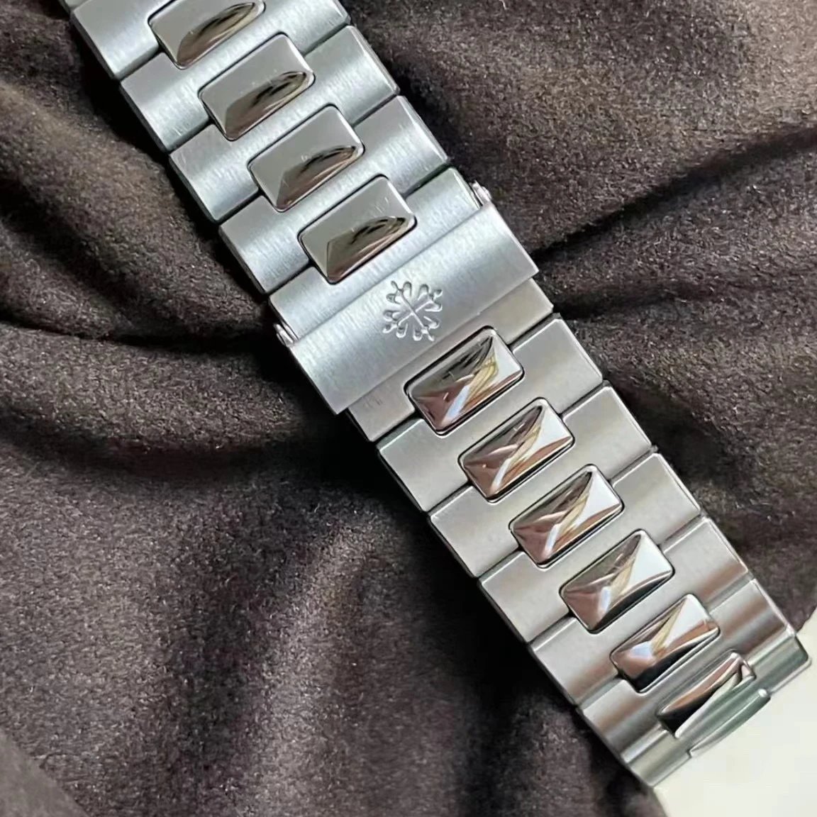 Patek Philippe Nautilus Automatic Watch 42mm Ver.B — Zdjęcie 8