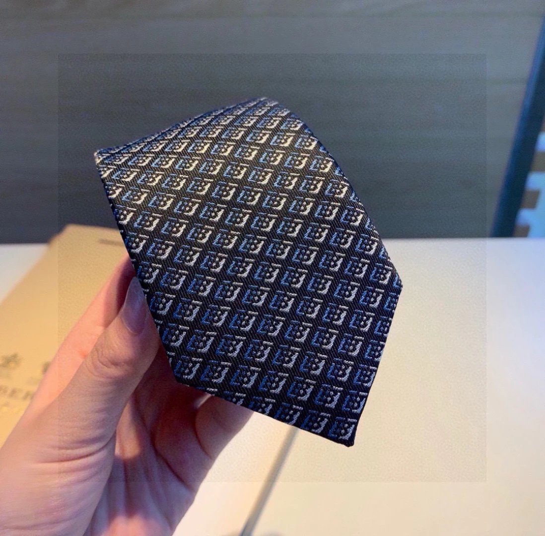 Burberry Silk Tie Ver.A — Photo 4