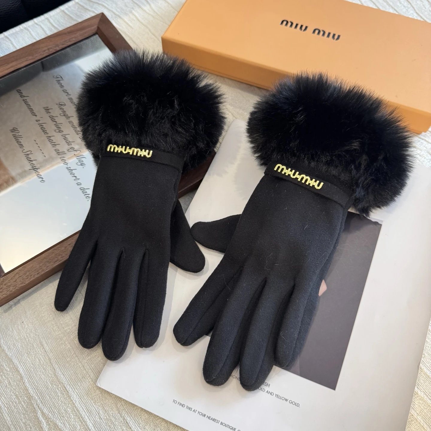 Miu Miu Thermal Gloves Ver.C — QC