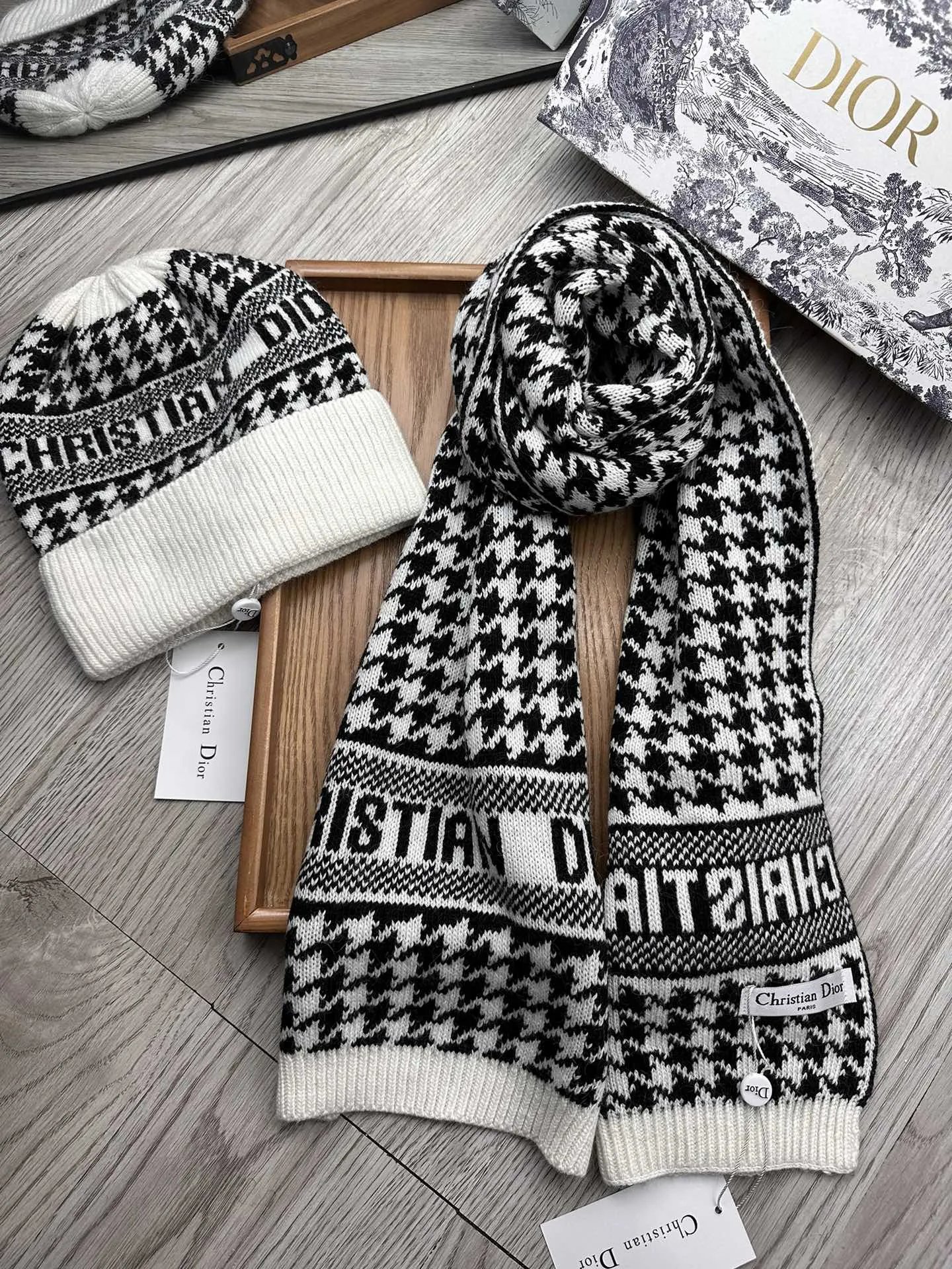 Dior Wool Rabbit Fur Scarf & Hat Set Ver.E — Zdjęcie 5