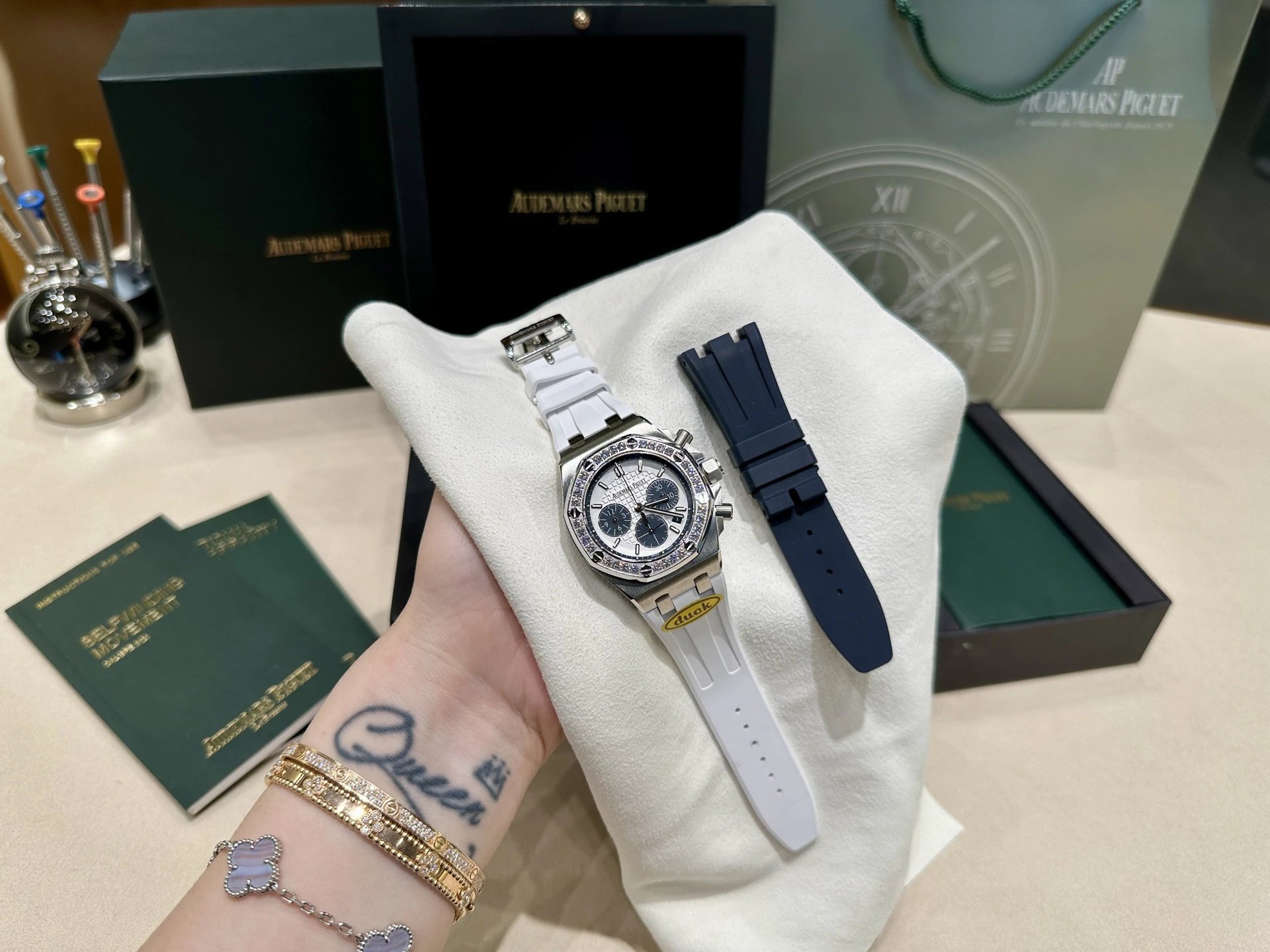 Audemars Piguet Royal Oak Offshore Quartz Ladies Watch 37mm Ver.A — QC
