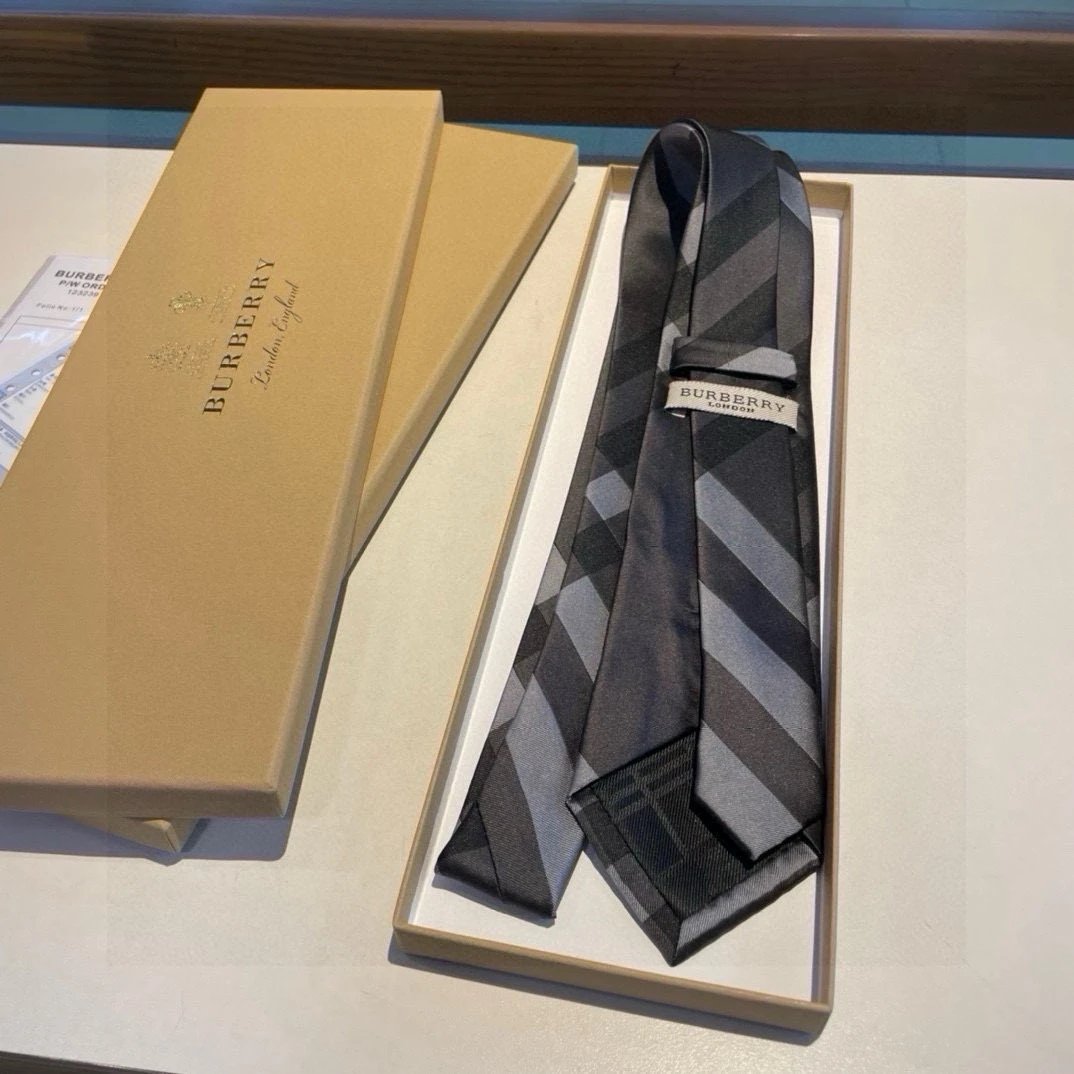 Burberry Silk Tie Ver.D — Photo 4
