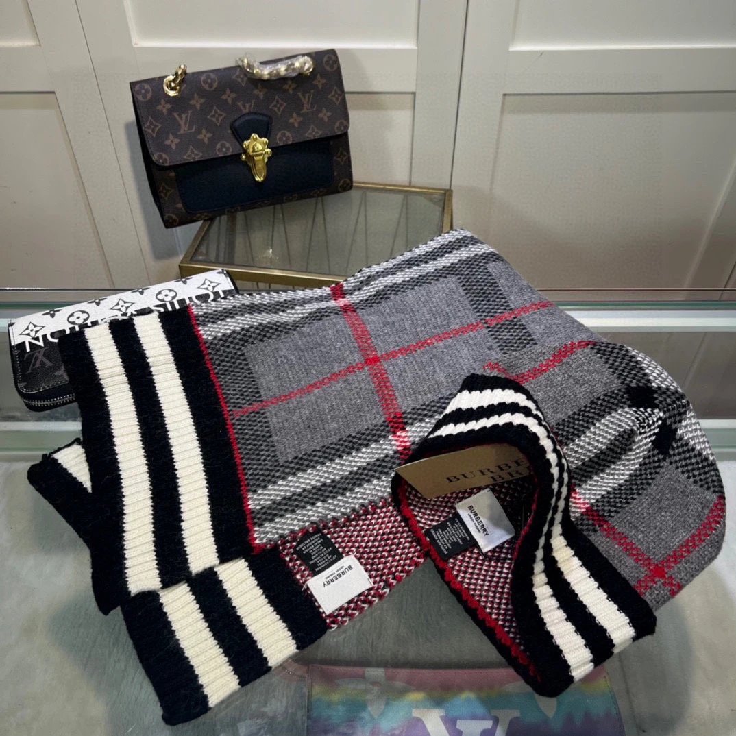 Burberry Scarf & Hat Set Ver.A — Photo 5