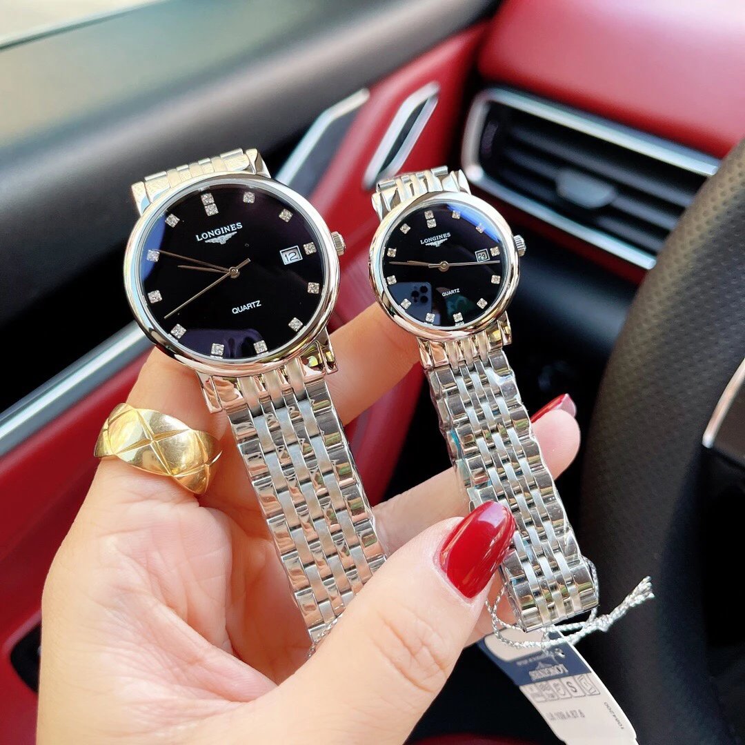Longines kwartshorloges met zwarte wijzerplaat en roestvrijstalen band