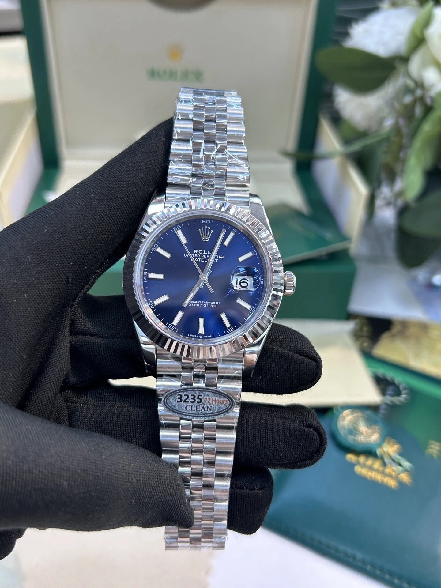 Rolex Datejust horloge met blauwe wijzerplaat en gekartelde bezel