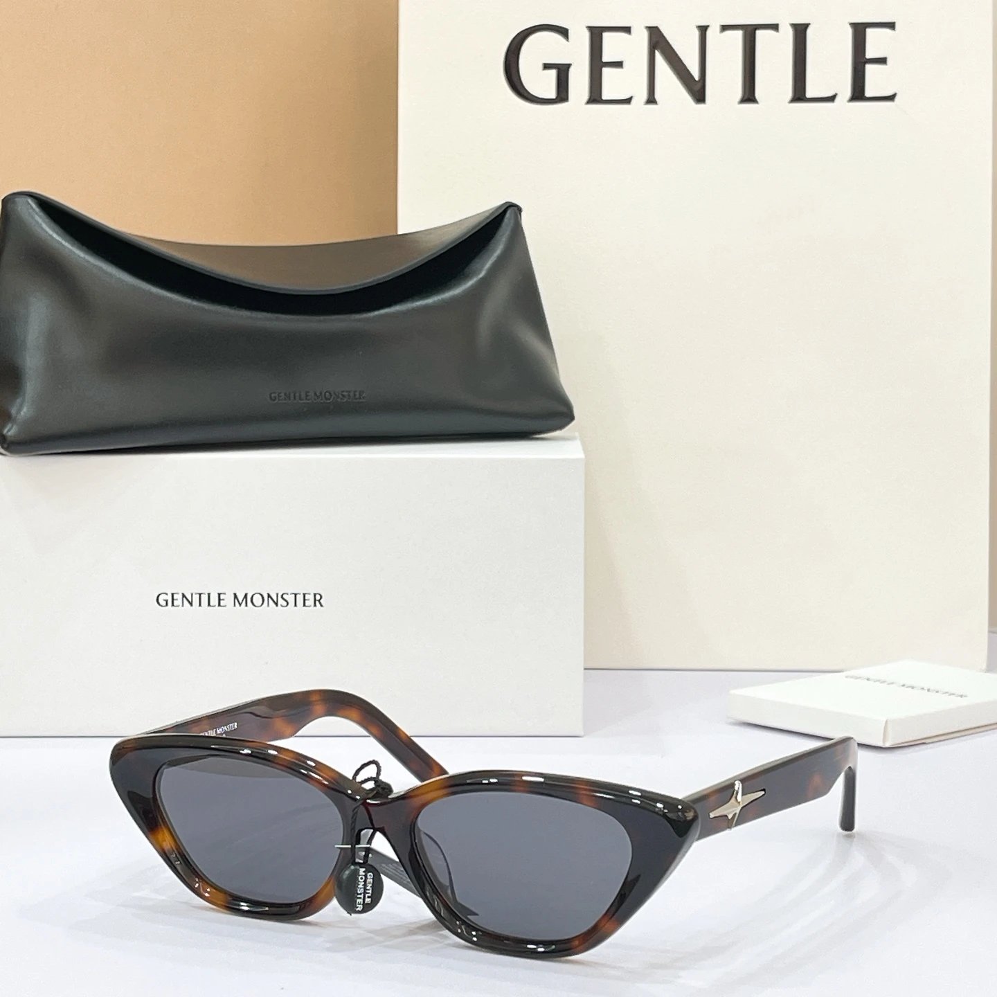 Gentle Monster MOWA Sunglasses 54-21-147 — Photo 5