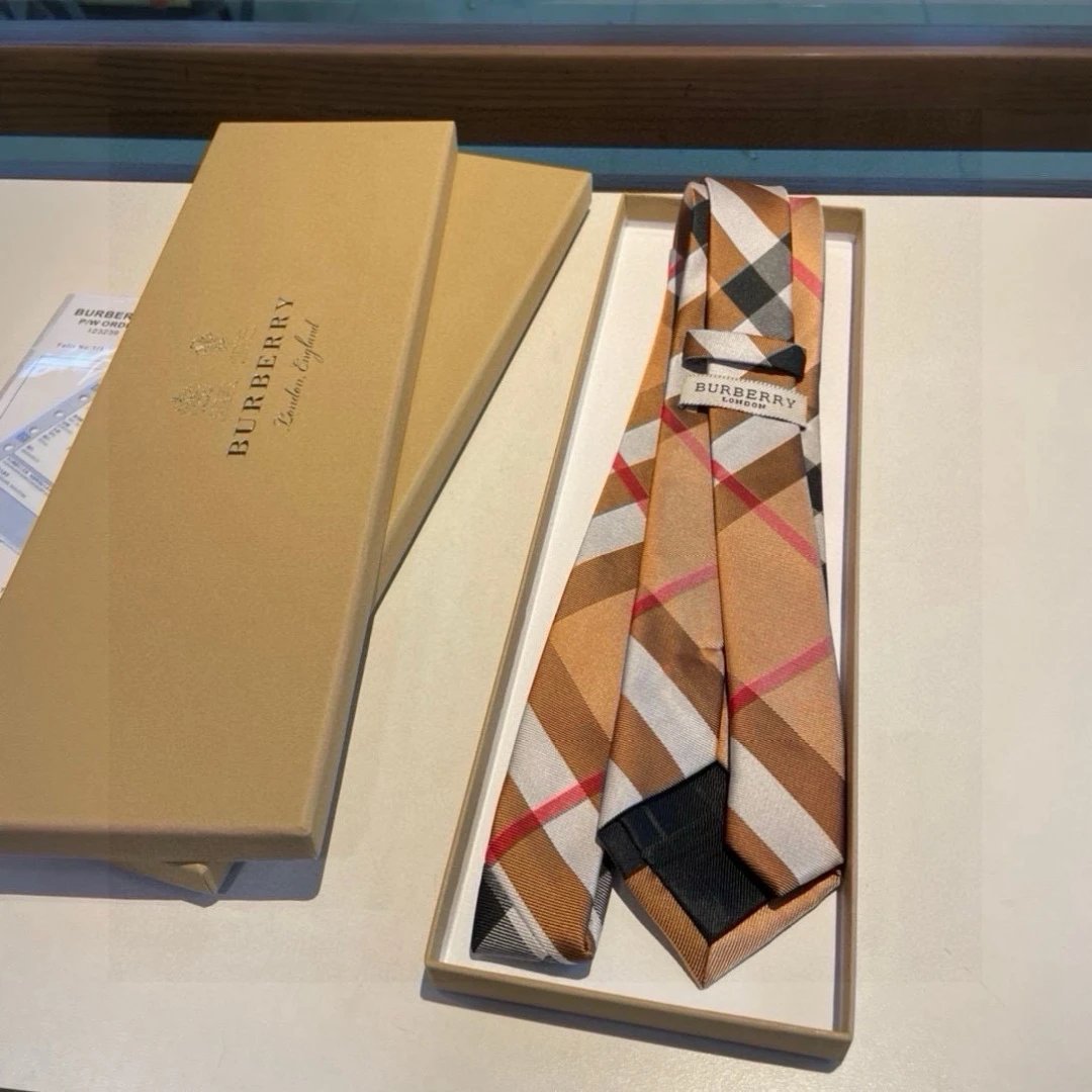 Burberry Silk Tie Ver.J — Photo 5