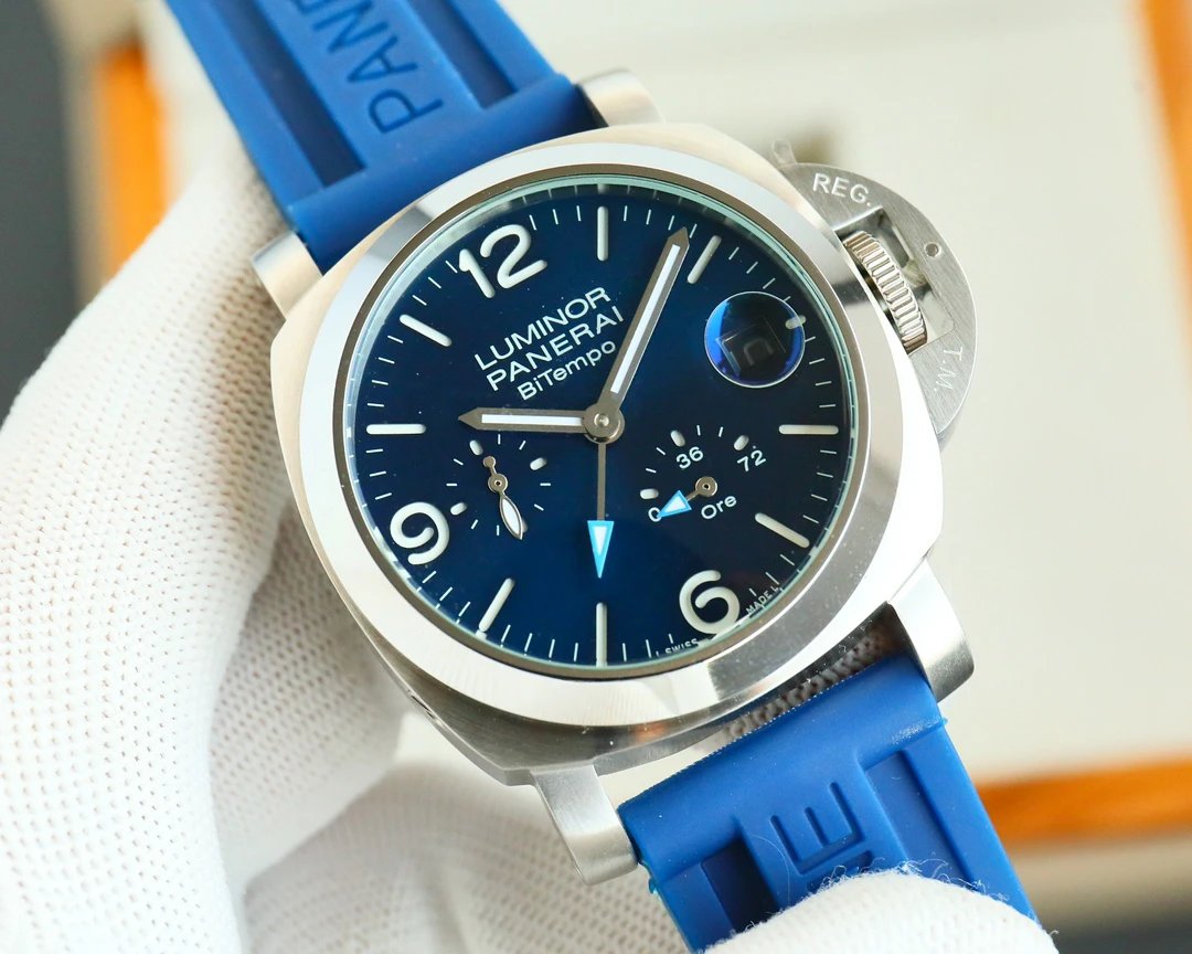 Panerai Luminor BiTempo horloge met blauwe wijzerplaat en blauwe band