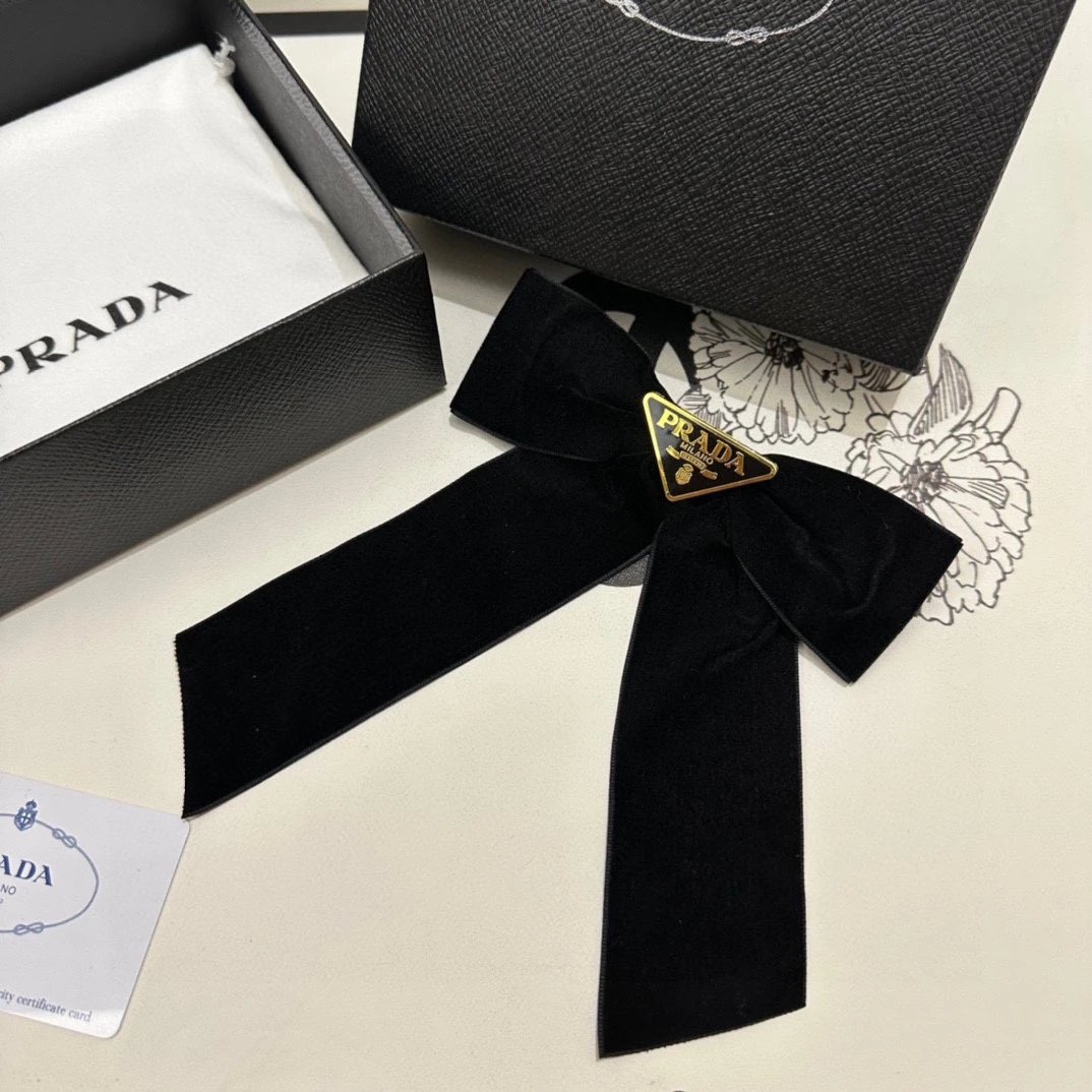 Prada Bow Hair Clip — Zdjęcie 5