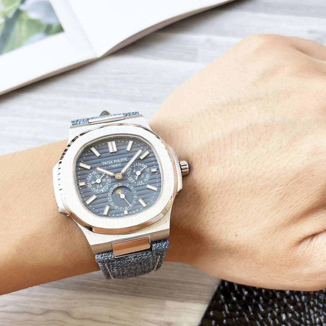 Patek Philippe roestvrijstalen horloges met blauwe getextureerde wijzerplaten