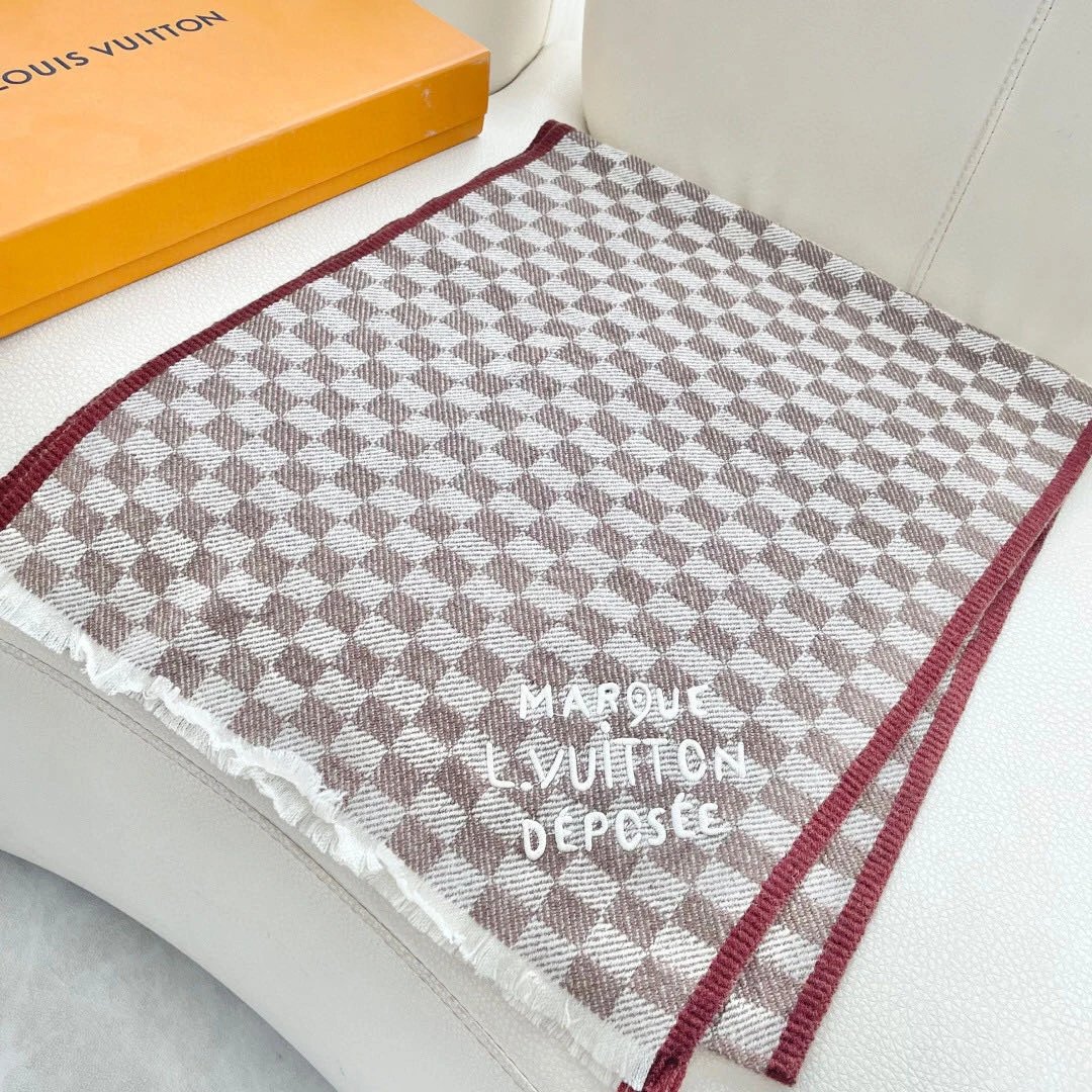 Louis Vuitton Scarf — Photo 4