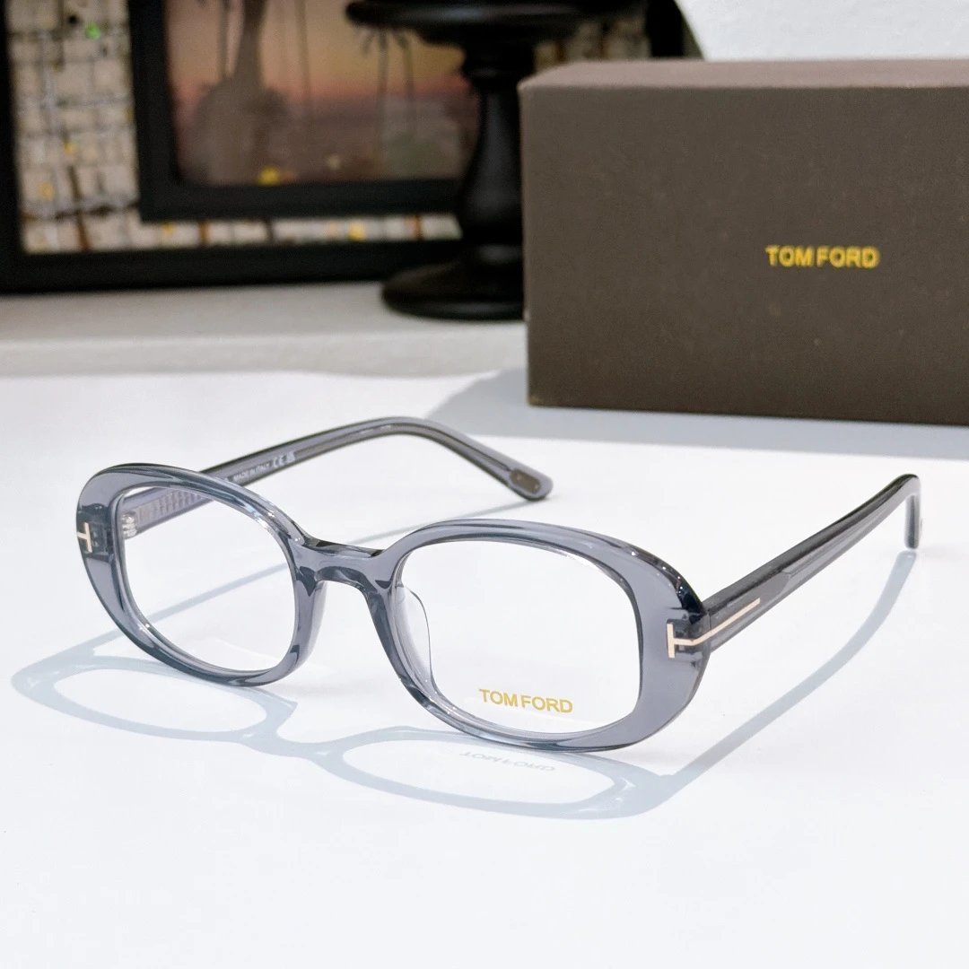 Tom Ford FT1364 Sunglasses 49-21-140 Ver.A — Photo 2