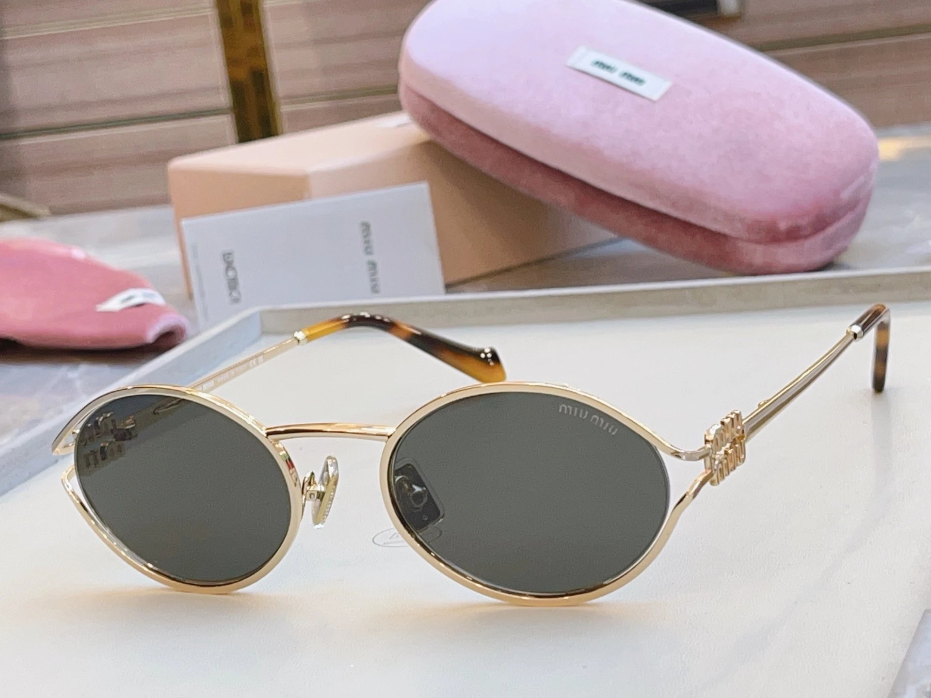 Miu Miu Sunglasses Ver.C — Photo 2