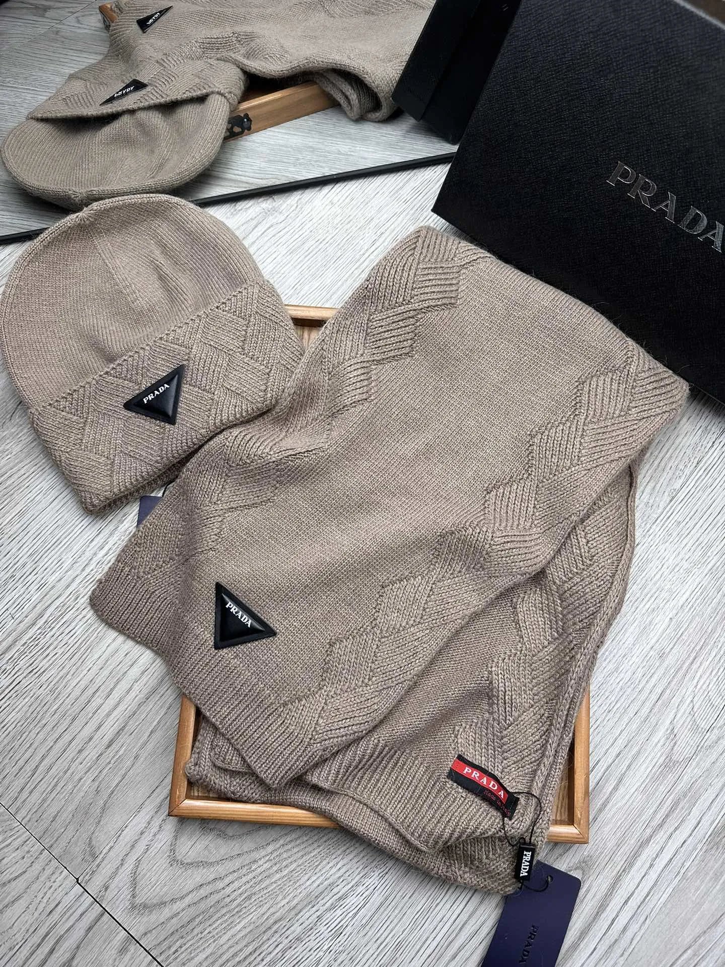 Prada Wool Rabbit Fur Scarf & Hat Set Ver.E — Zdjęcie 6