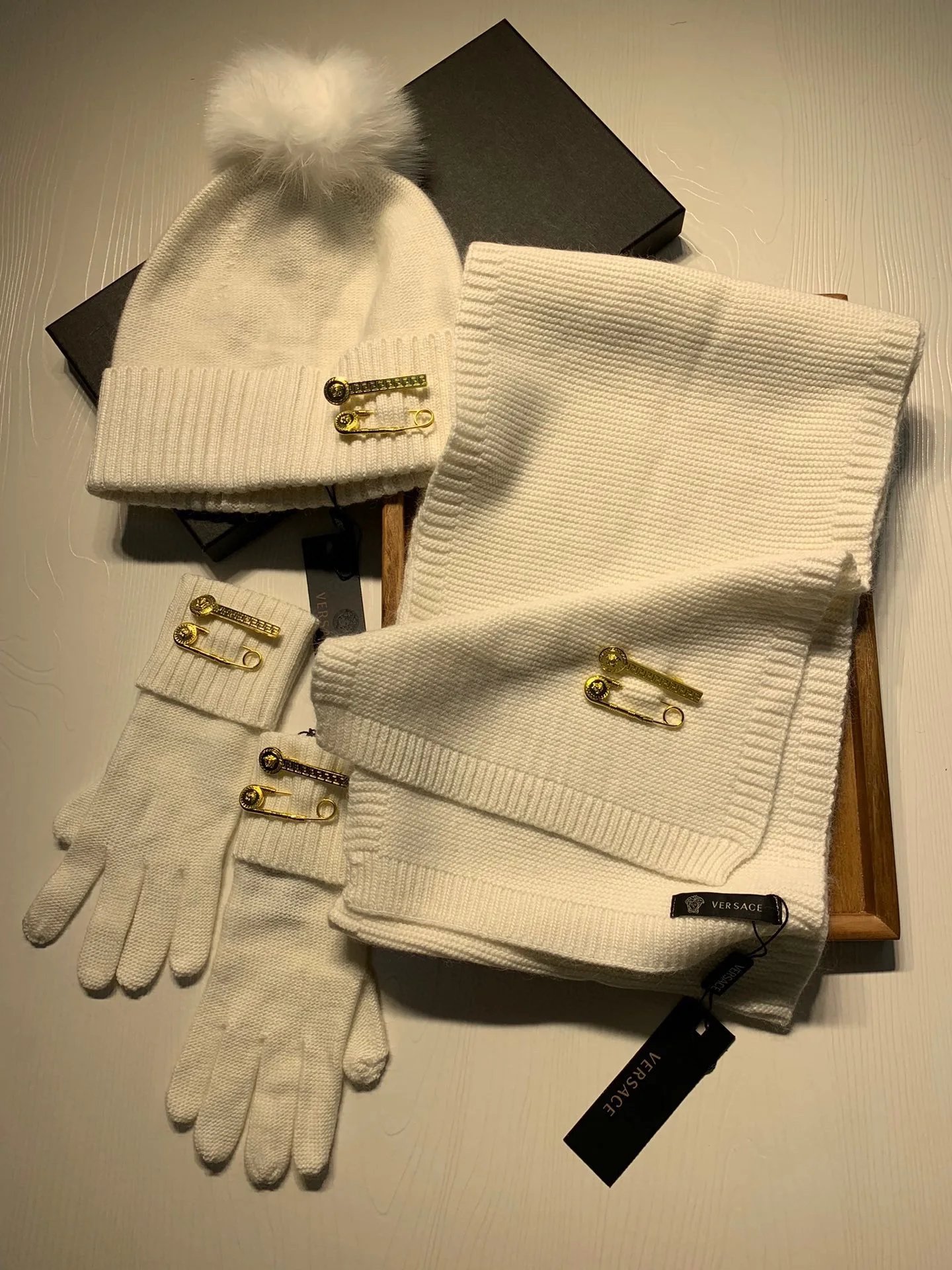 Versace Wool Rabbit Fur Scarf & Hat Set Ver.F — Photo 4