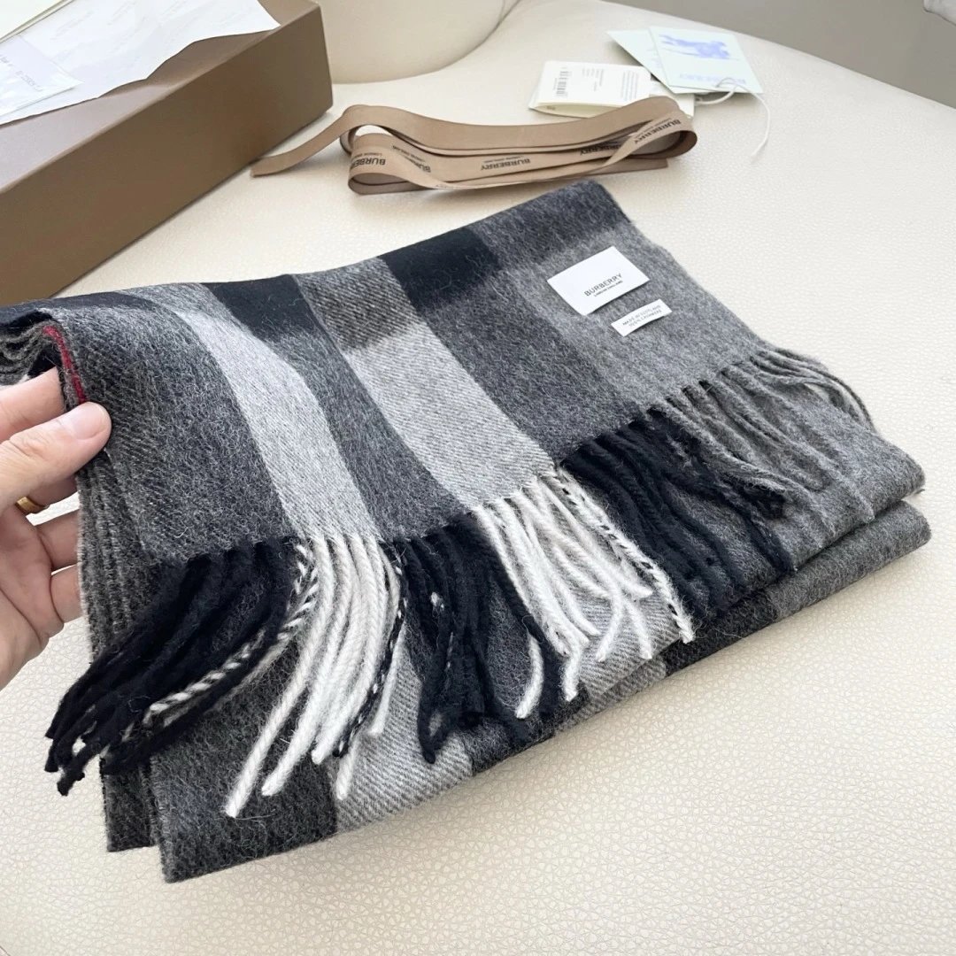 Burberry Cashmere Scarf Ver.D — QC