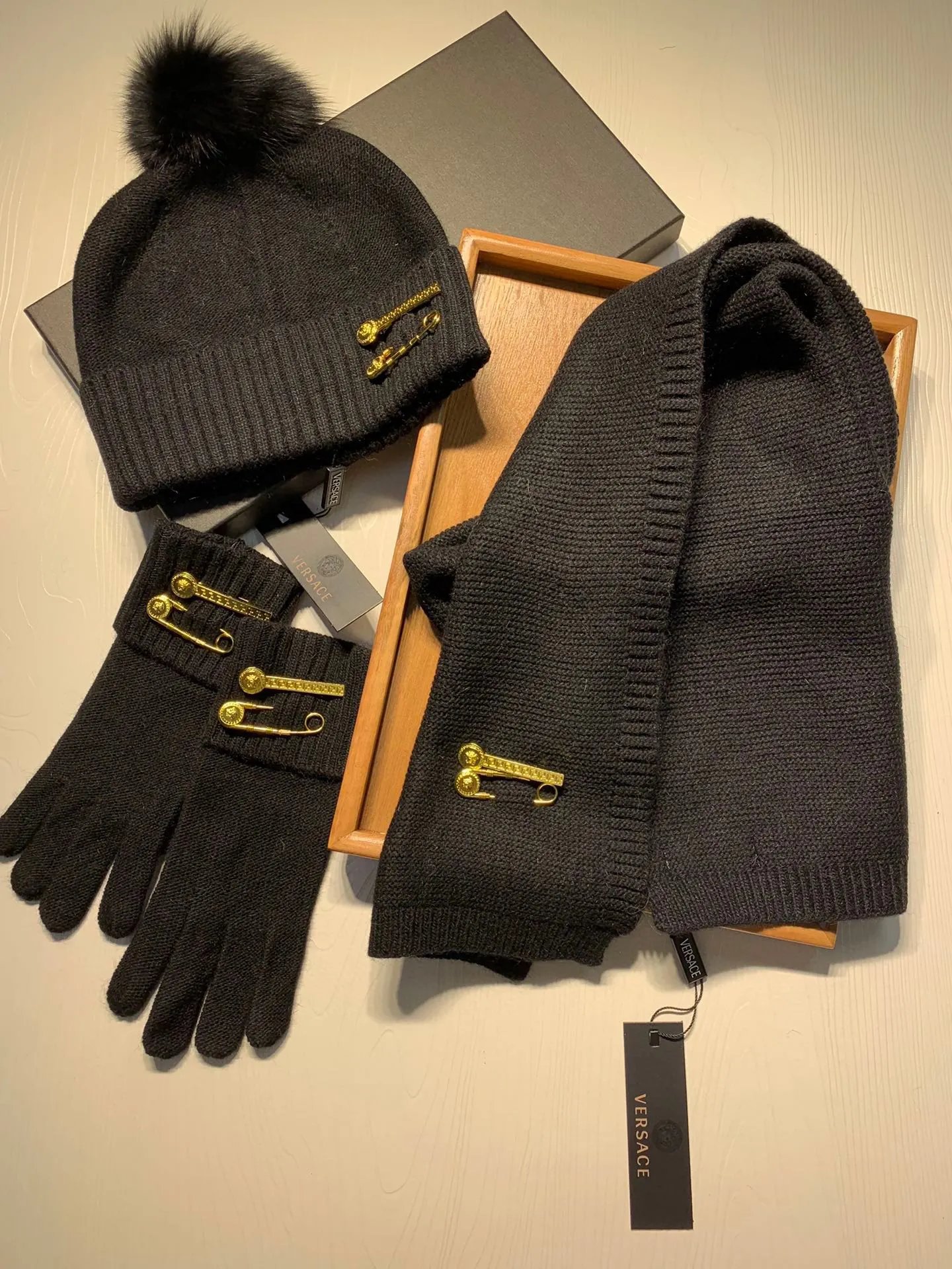 Versace Wool Rabbit Fur Scarf & Hat Set Ver.A — Photo 6