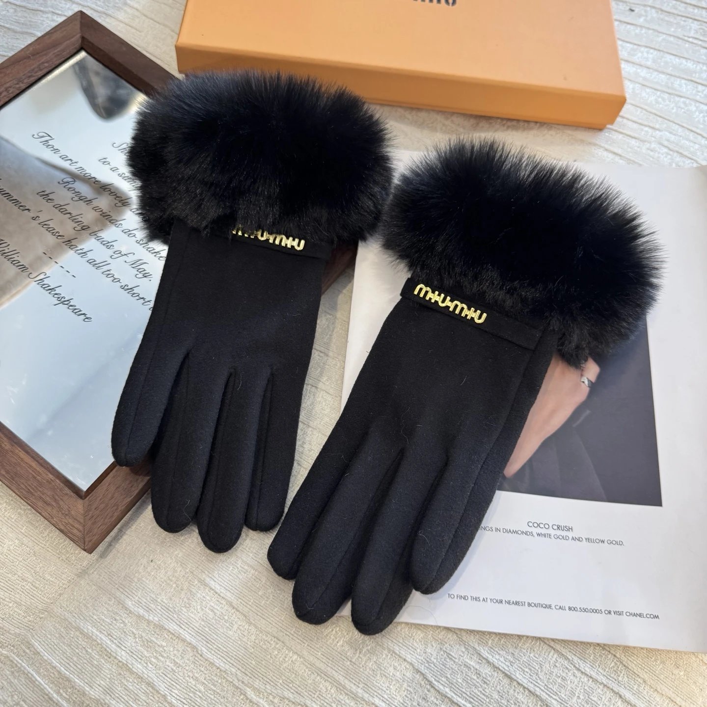 Miu Miu Thermal Gloves Ver.C — QC