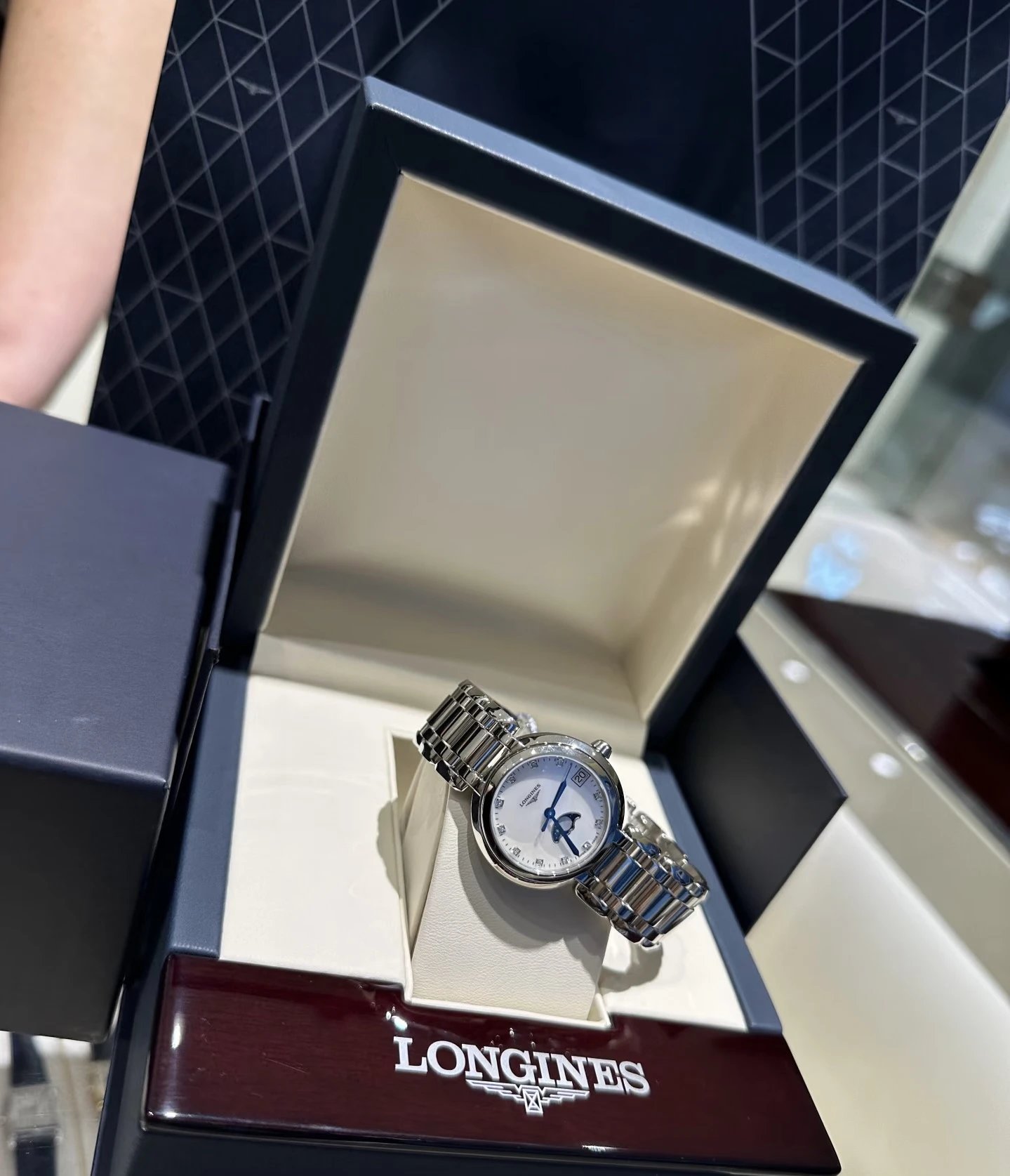 Longines kwartshorloge met zilverkleurige schakelband en witte wijzerplaat
