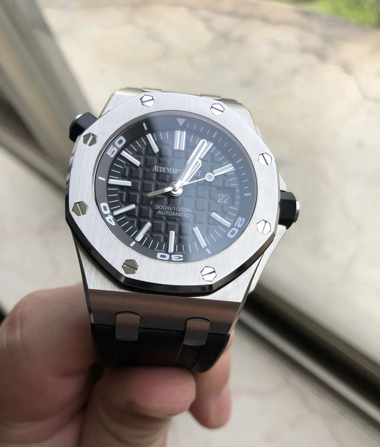Zegarek automatyczny Audemars Piguet z czarną tarczą i gumowym paskiem 42mm Wariant C
