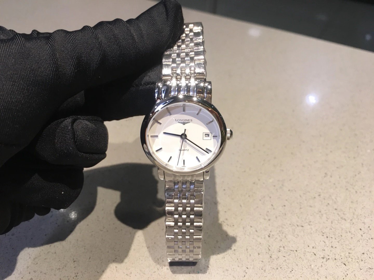 Longines quartzhorloge met witte wijzerplaat en stalen schakelband