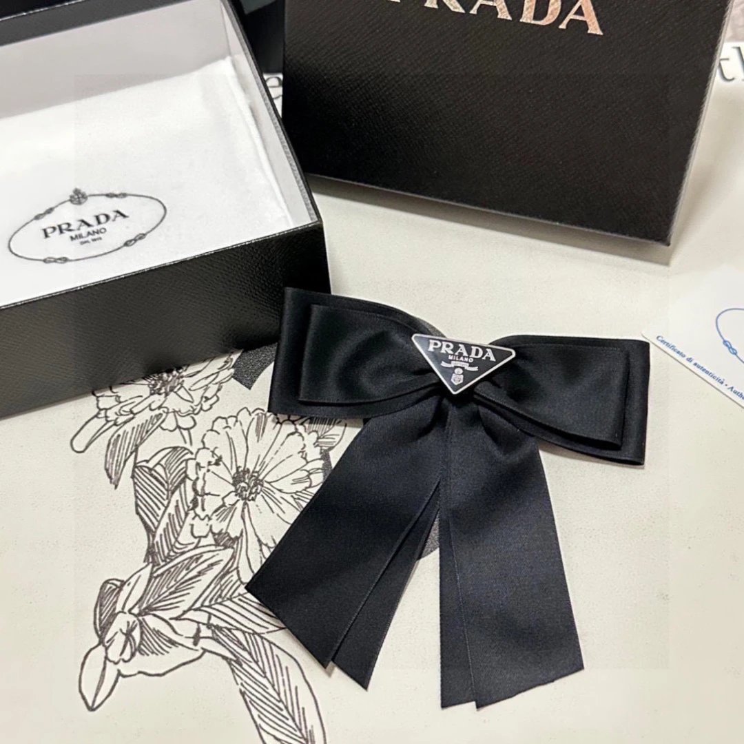 Prada Bow Vintage Hair Clip — Zdjęcie 5