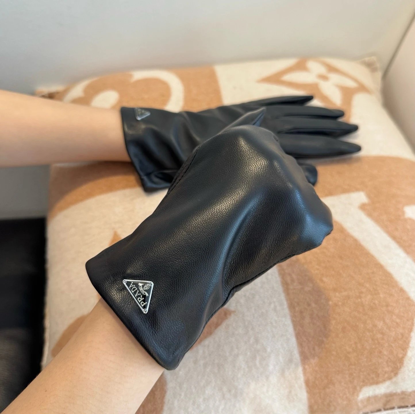 Prada Lambskin Cashmere Gloves Ver.A — QC