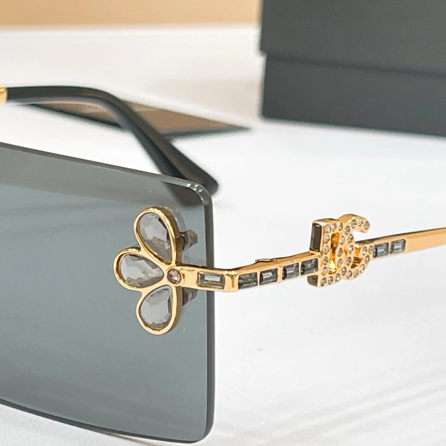 Dolce & Gabbana DG2208 Sunglasses Ver.B — photo 7