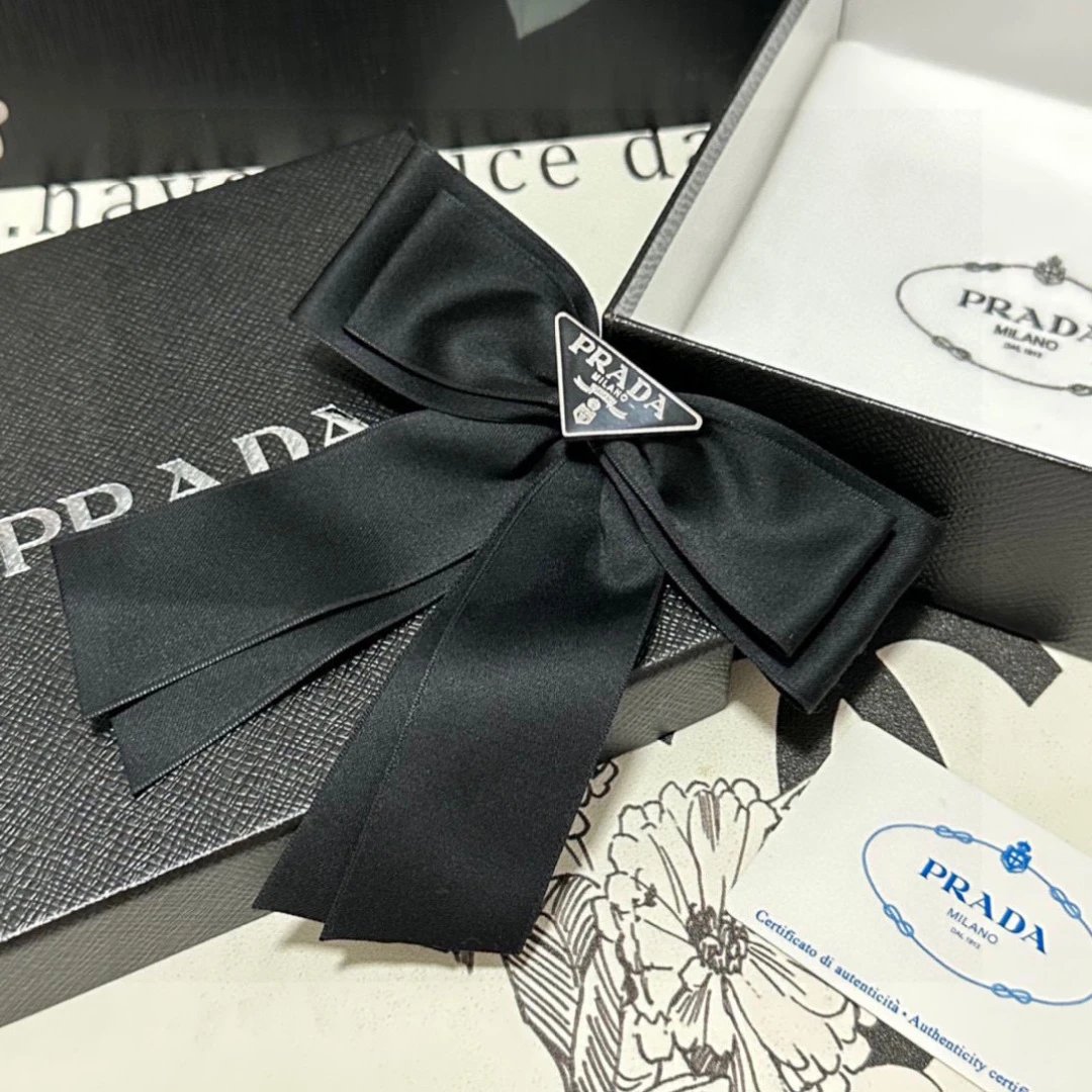 Prada Bow Vintage Hair Clip — Zdjęcie 7