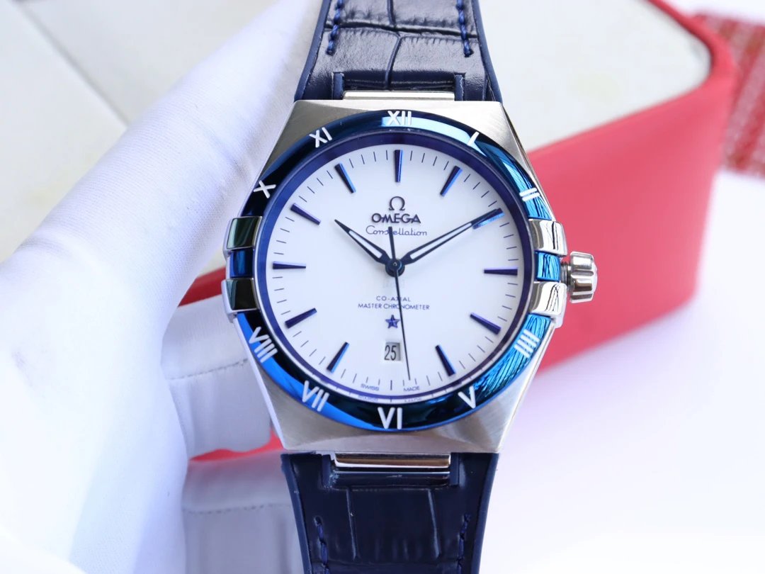 Zegarek Omega Constellation z białą tarczą i niebieskim paskiem