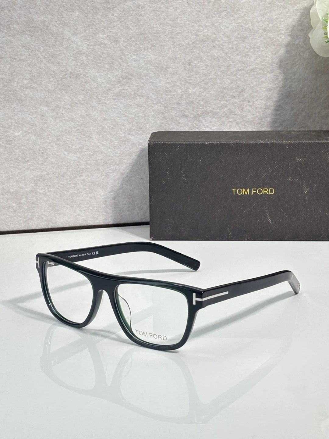 Tom Ford FT5902 Sunglasses 57-18 — photo 4